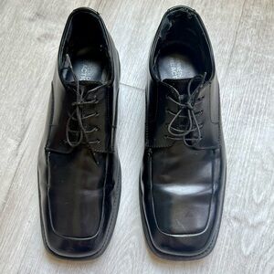 Kenneth Cole Reaction Men Shoes. 10.5. Used but very well taken care of.